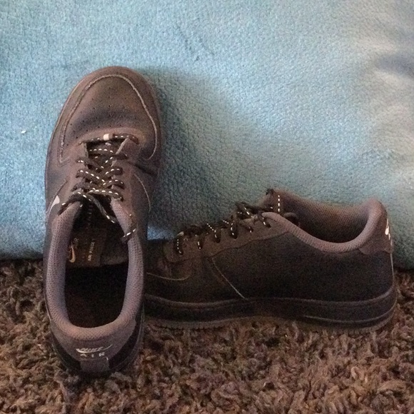 Black and grey Nike Air Force 1 5.5 youth - Picture 2 of 4